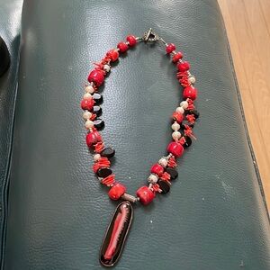Red necklase No brand , Boutique
